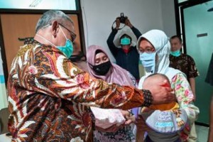 Bupati Kuningan saat menghadiri baksos operasi bibir sumbing.